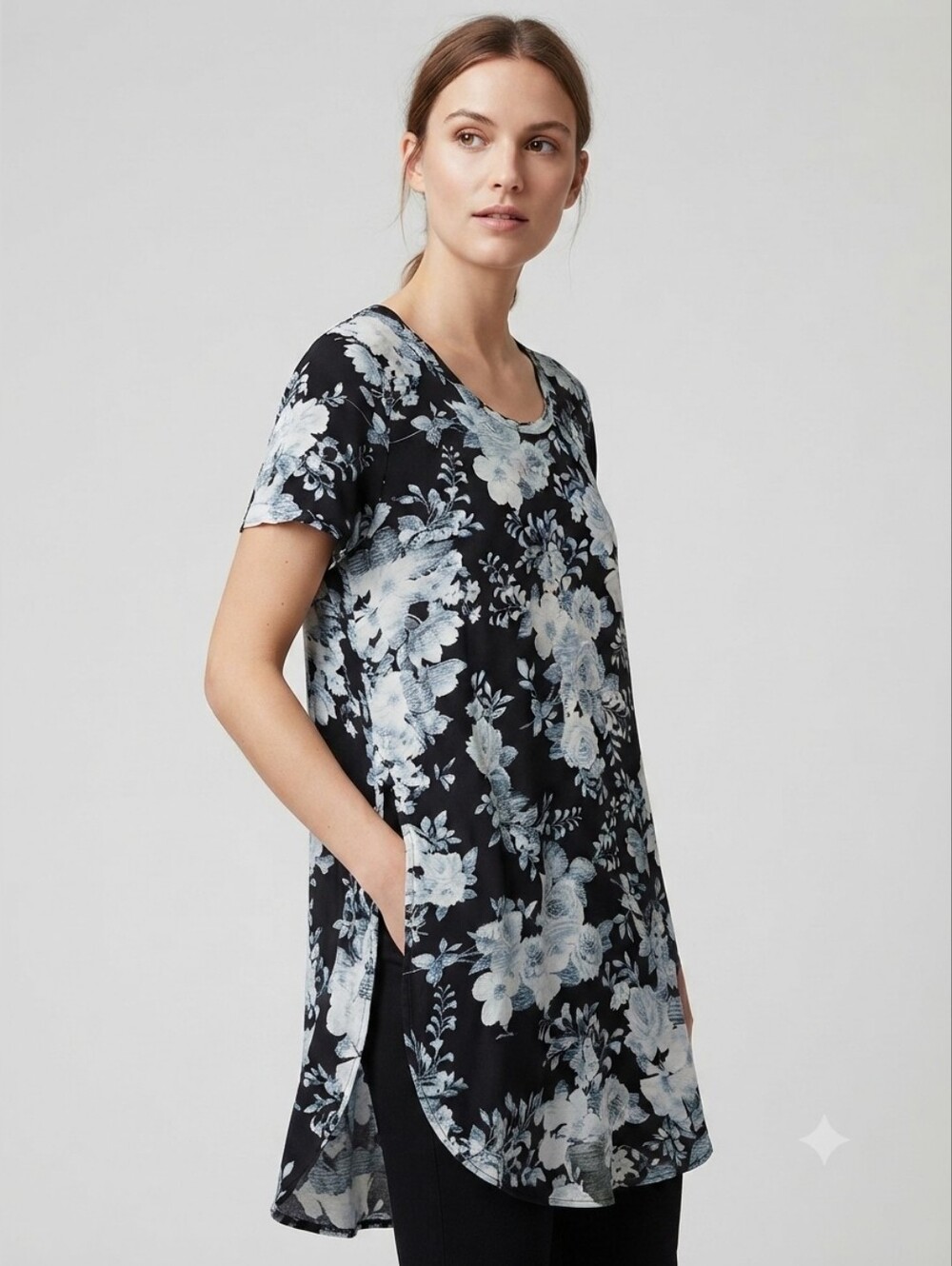 Wilfred Aritzia Black White Floral Tunic Top Size M